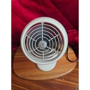 Vornado VFAN Mini Classic Retro Desk Fan Cream 2-Speed Tilt Works Perfectly